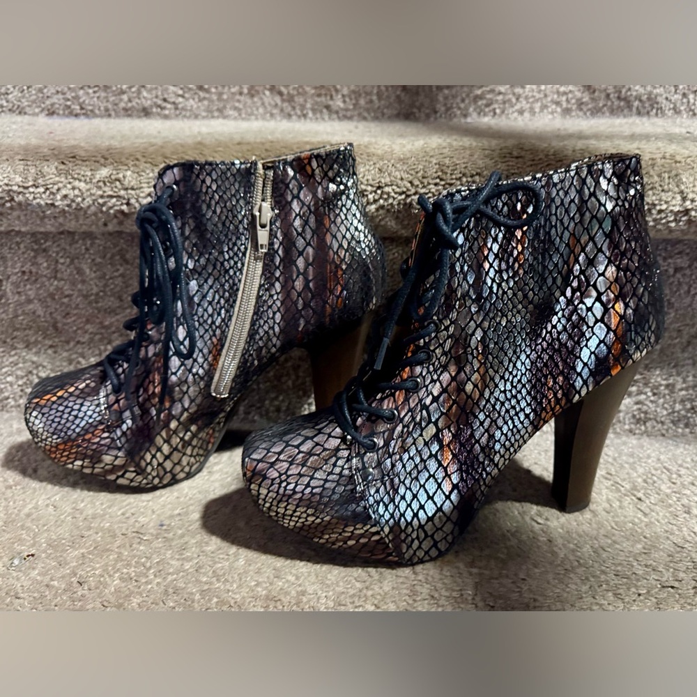Qupid Platform Booties